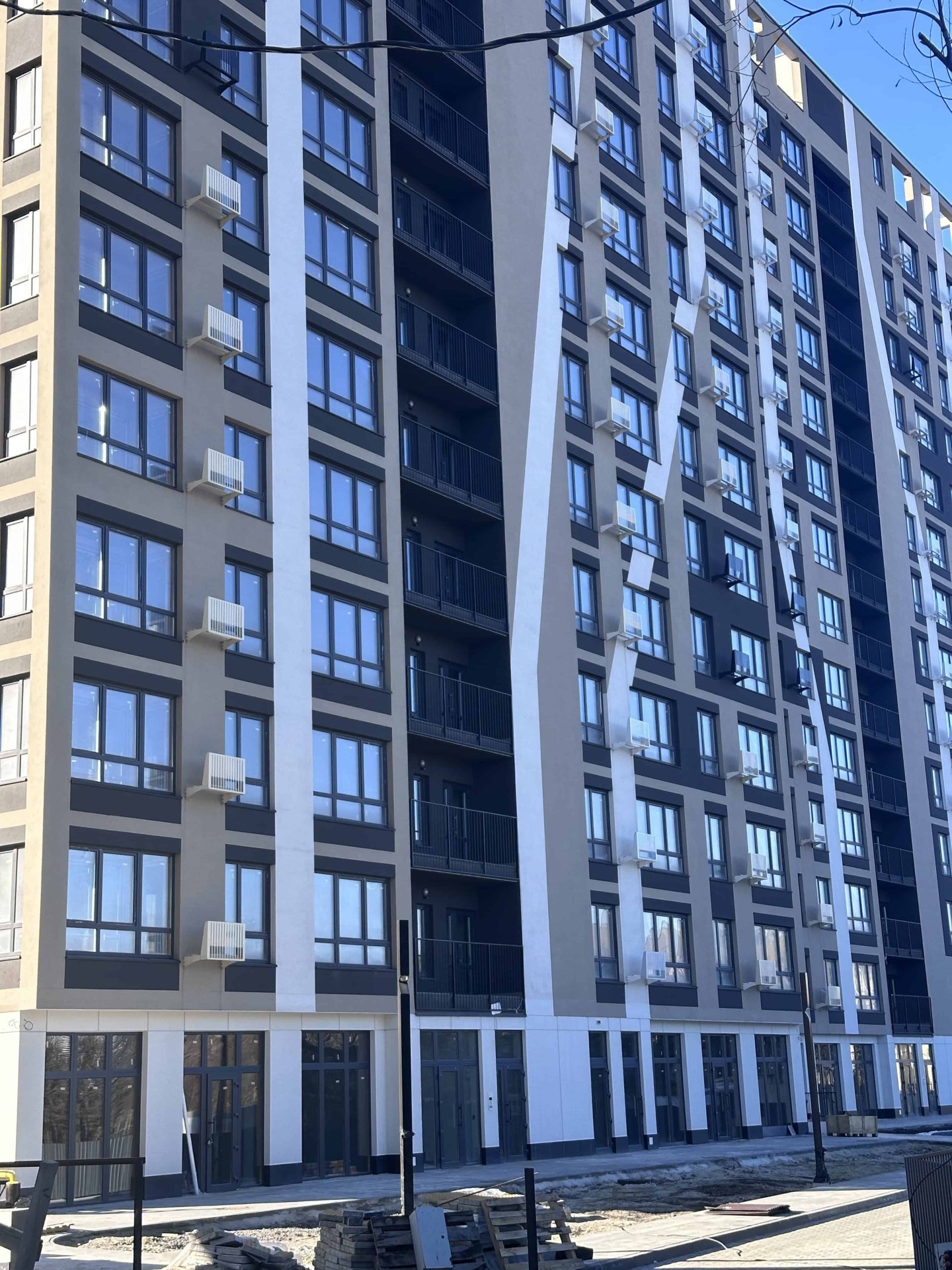 Листопад 2025